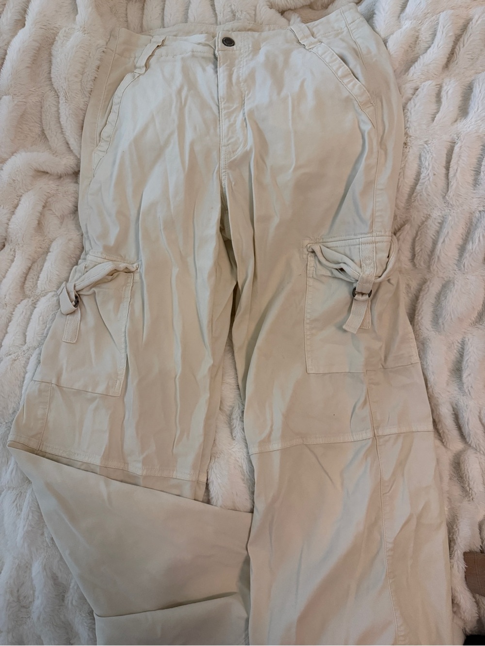 Woman’s American eagle beige stretch cargo pants